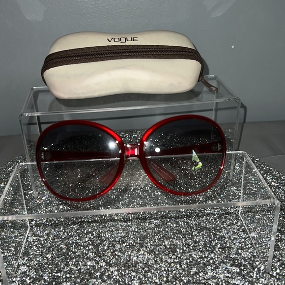Vogue candy apple red sunglasses - Picture 5 of 7